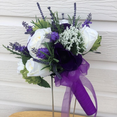 Brides Bouquet in purple and cream